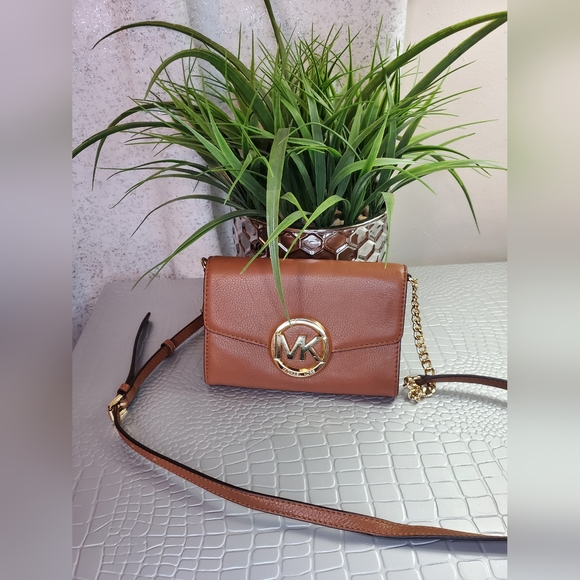 Michael Kors Hudson Large Phone Leather Crossbody - Picture 2 of 12